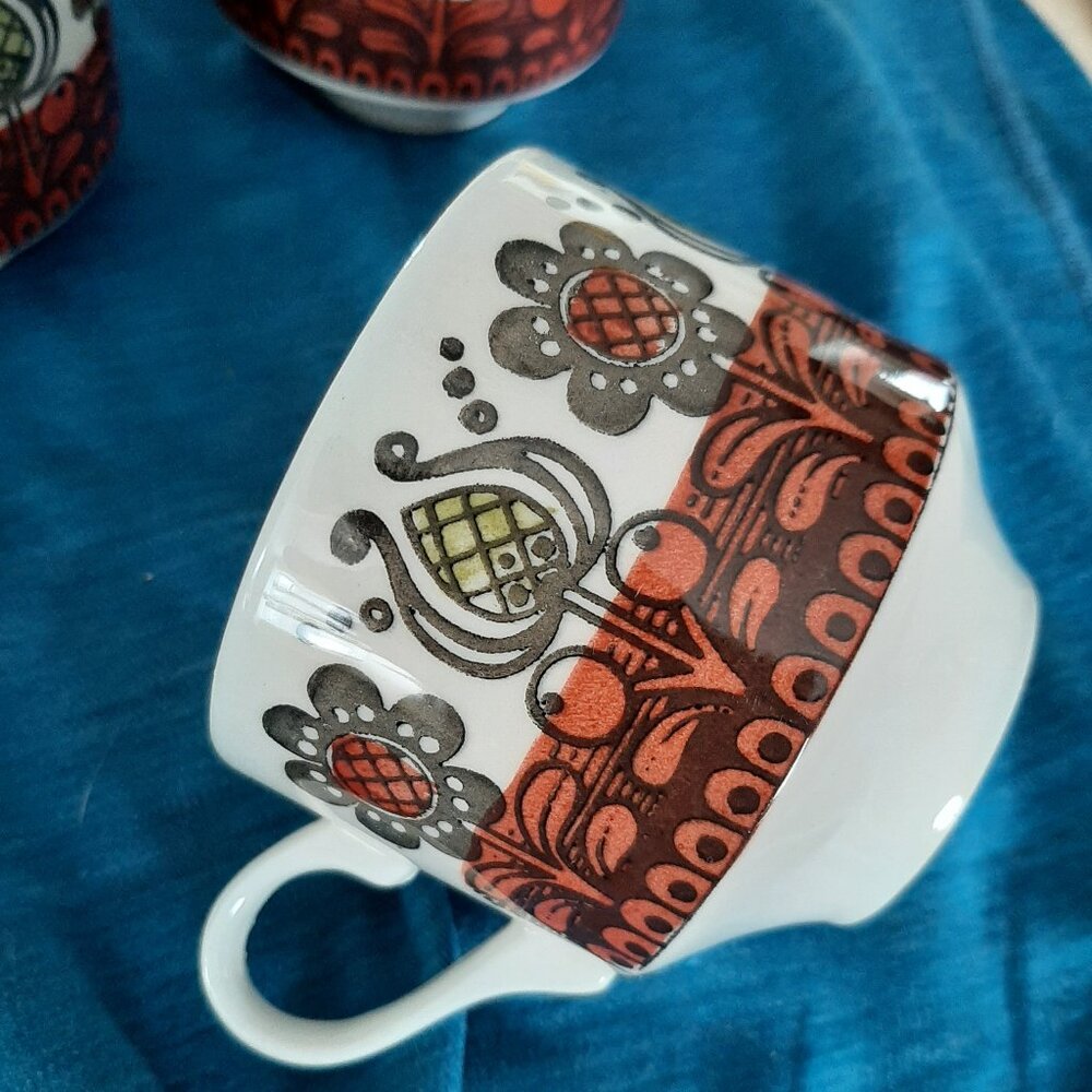 Set of 7 vintage tea cups BROADHURST KATHIE WINKLE